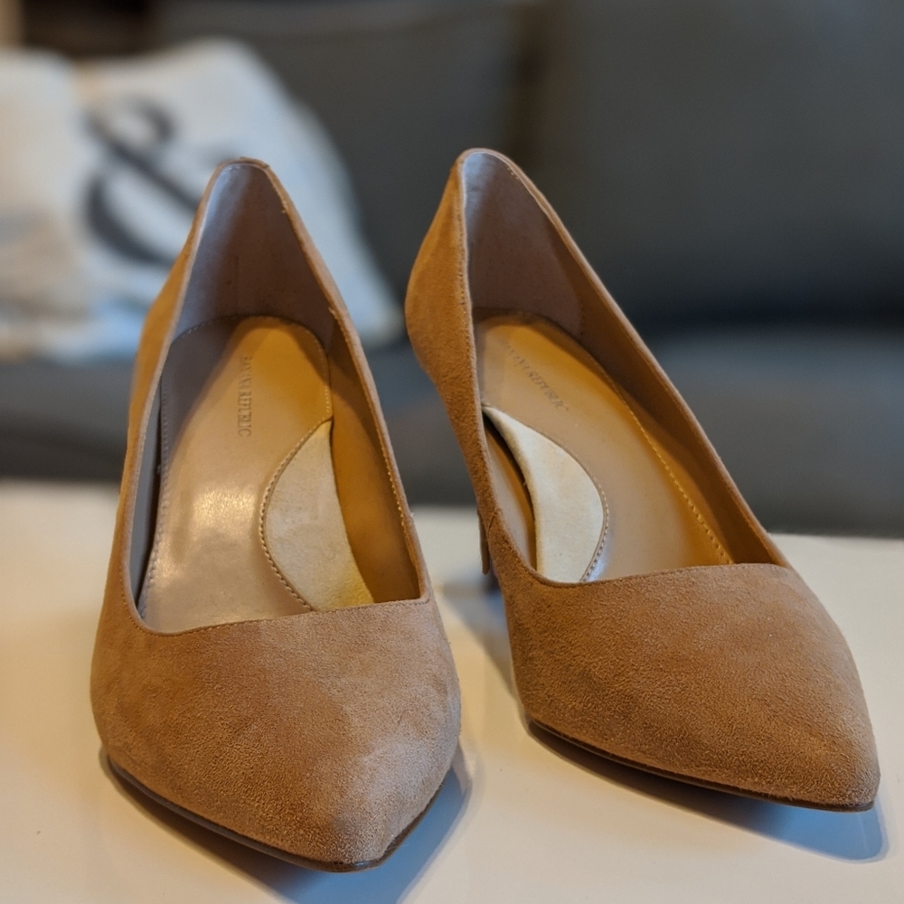 Banana Republic Madison 12-hour pump